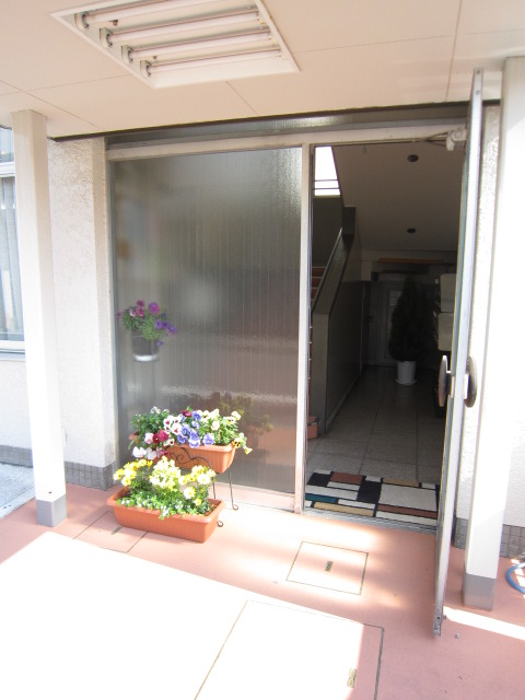 21/28 エントランス