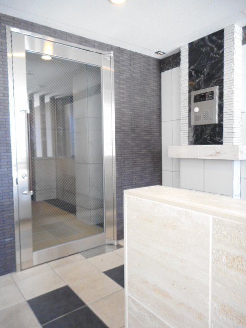 14/20 エントランス