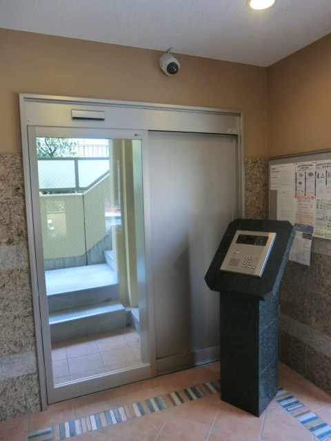 21/26 エントランス