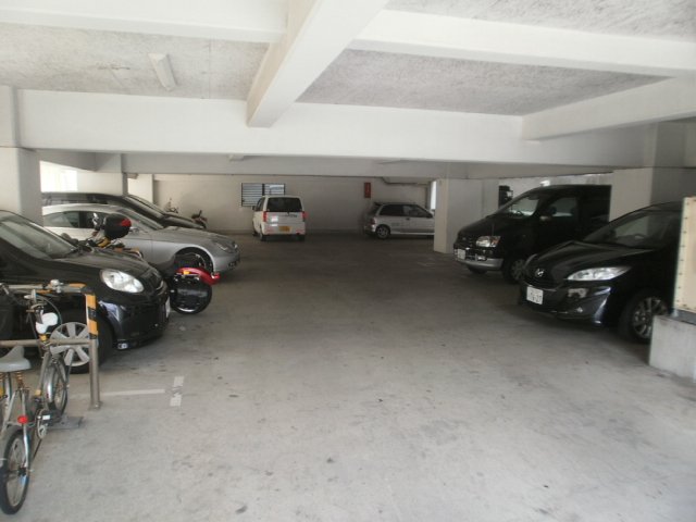 22/30 駐車場