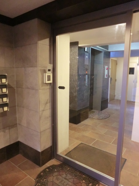 22/23 エントランス