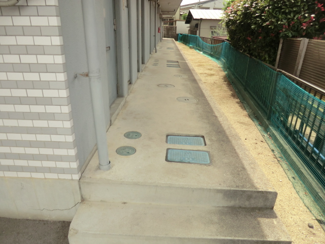 21/30 エントランス