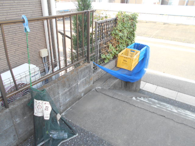 22/23 エントランス