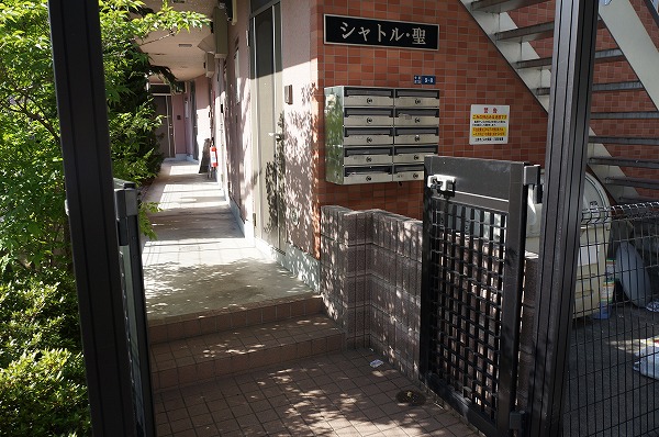 22/27 エントランス