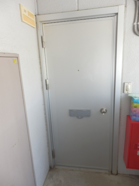 21/30 エントランス