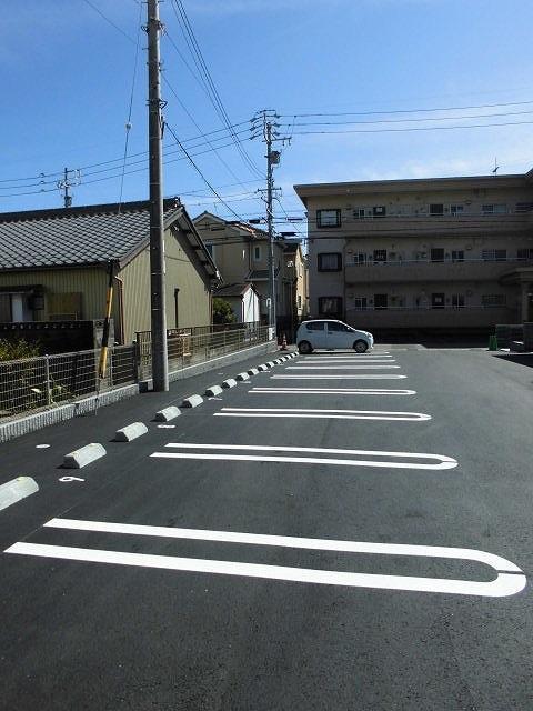13/22 駐車場