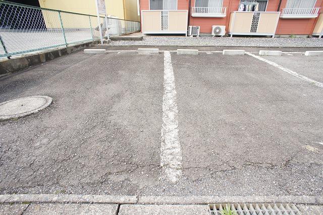 21/28 駐車場