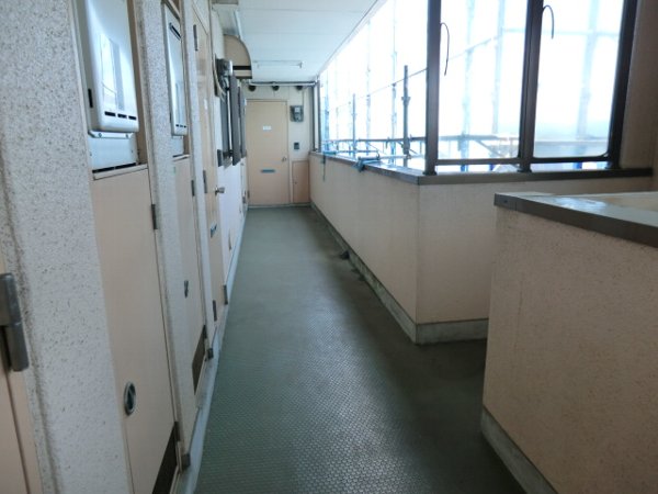 21/30 エントランス