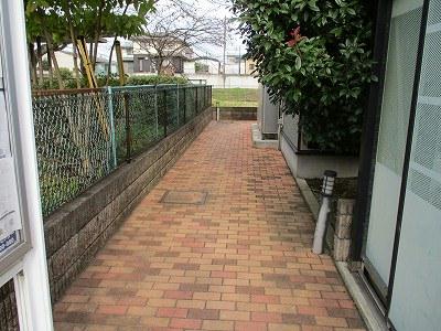 13/22 エントランス