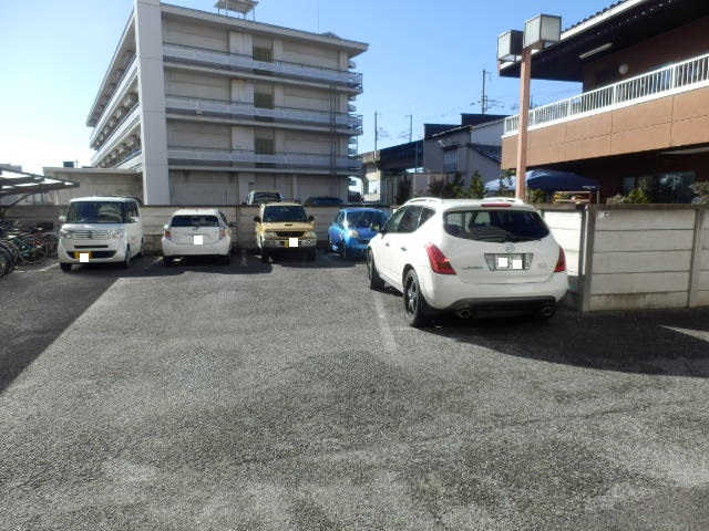 22/30 駐車場