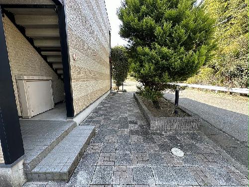 13/22 エントランス