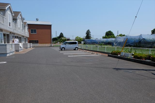 22/28 駐車場