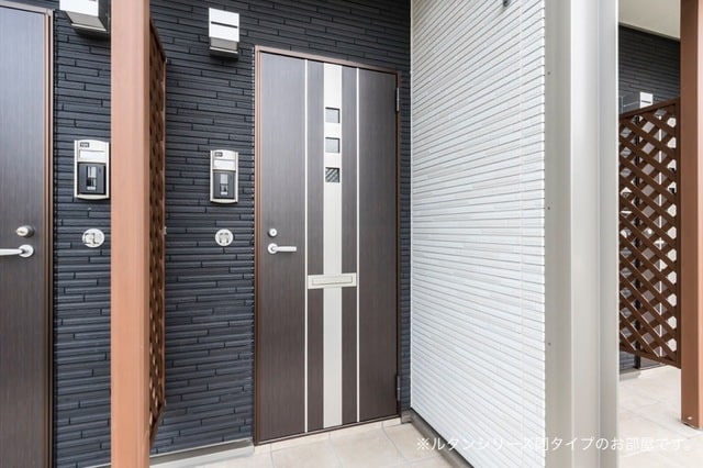 14/20 エントランス