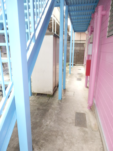 22/27 エントランス