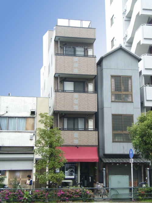 鈴屋ビルの外観