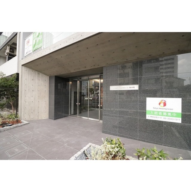 18/23 エントランス