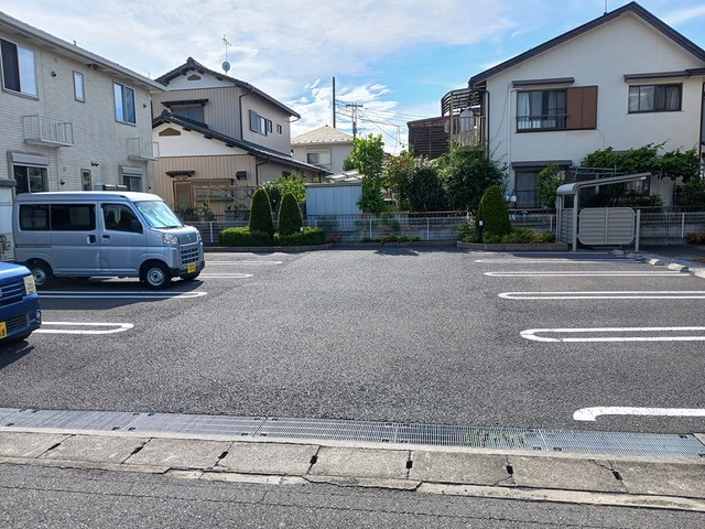 28/30 駐車場