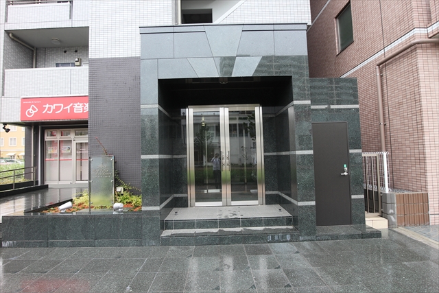 22/30 エントランス