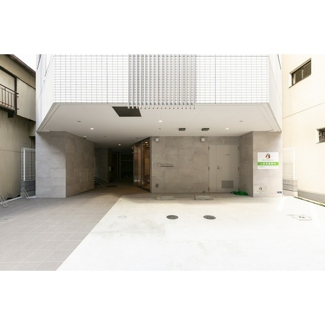 20/30 エントランス