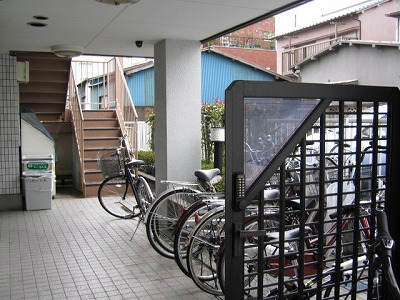 18/27 エントランス