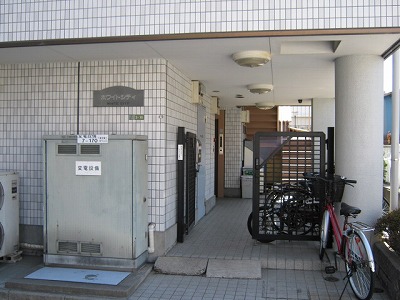 19/27 エントランス