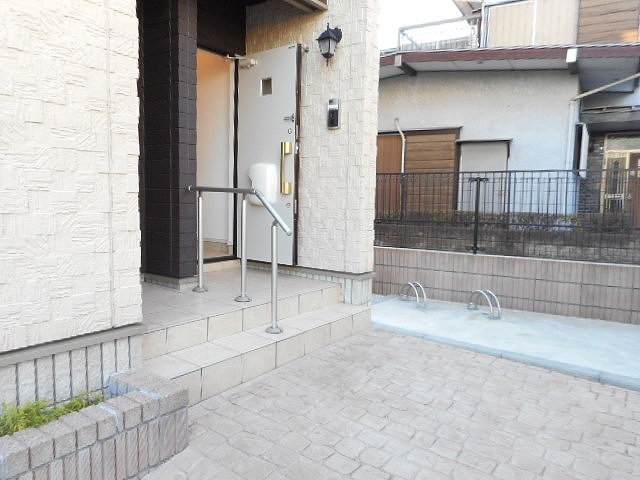 22/30 エントランス