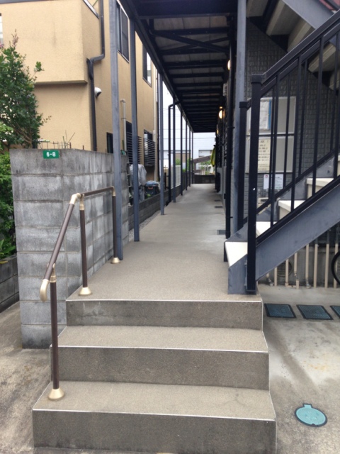 21/30 エントランス