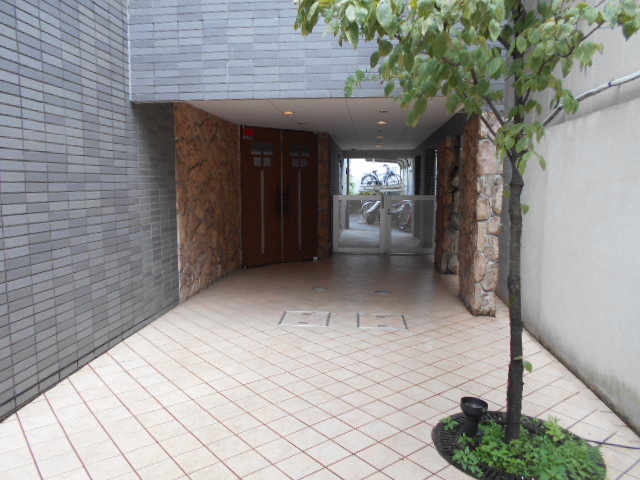 15/22 エントランス