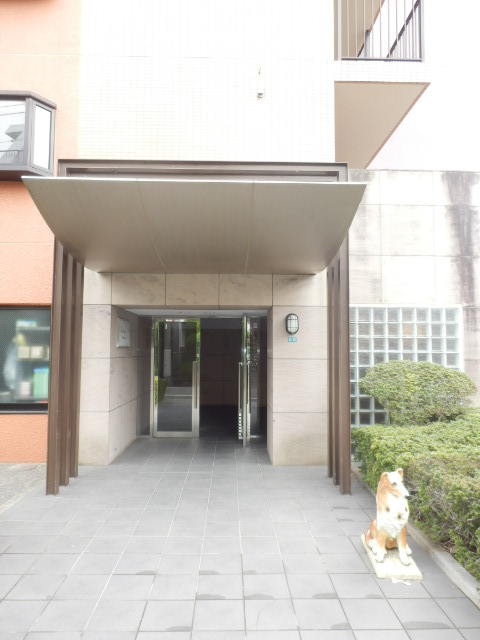 22/30 エントランス