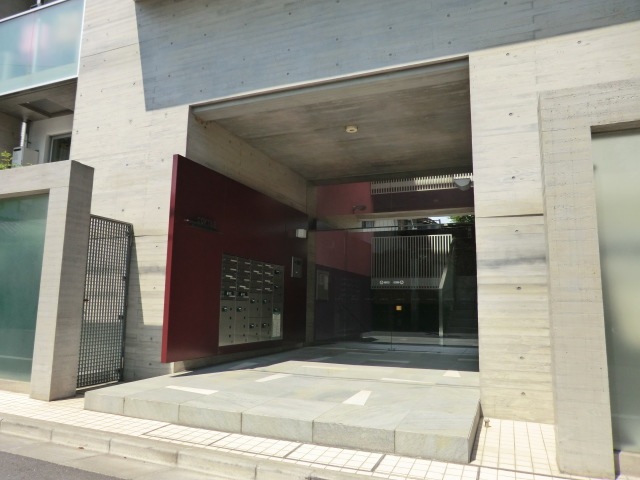 20/26 エントランス