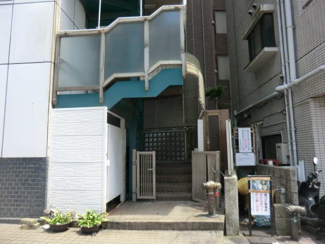 21/27 エントランス