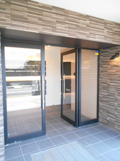 22/26 エントランス