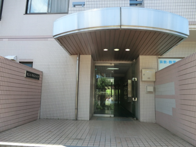 21/30 エントランス