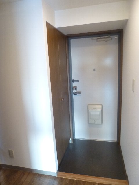13/28 玄関