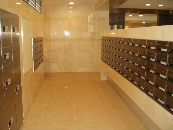 20/26 エントランス