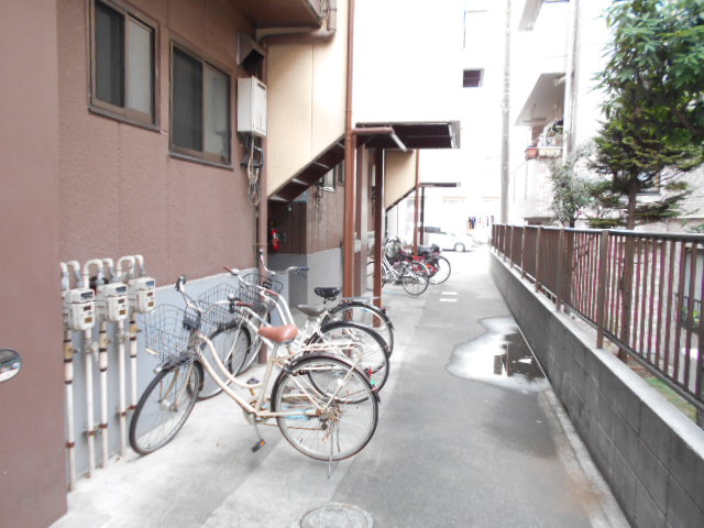 21/30 エントランス