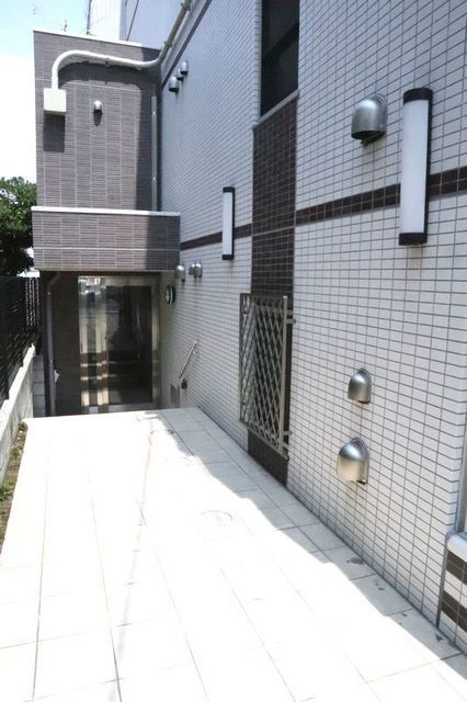 14/20 エントランス