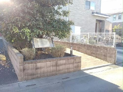 13/22 エントランス