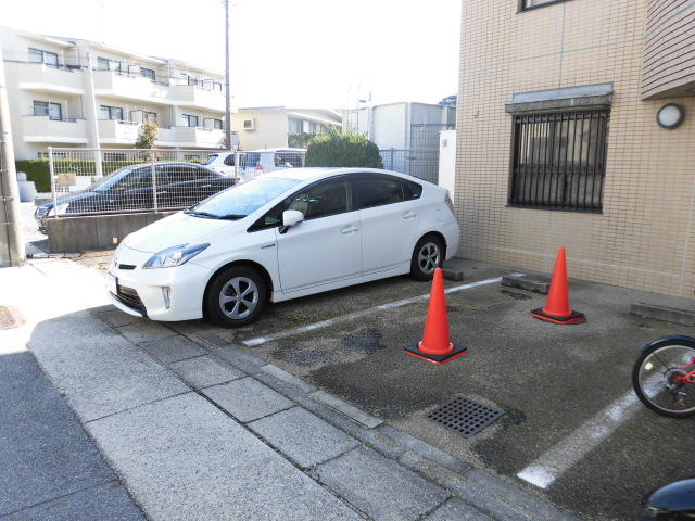 19/28 駐車場