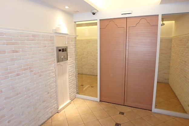 21/29 エントランス