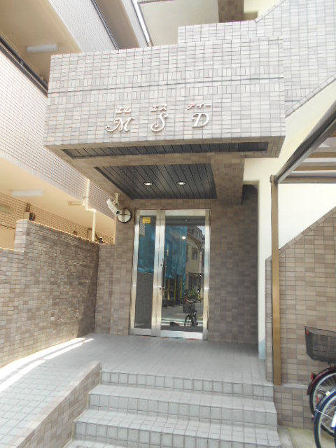 22/30 エントランス