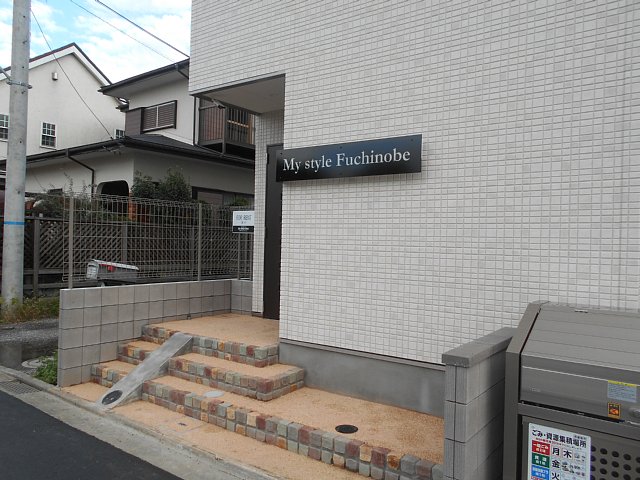22/30 エントランス