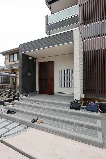 22/25 エントランス