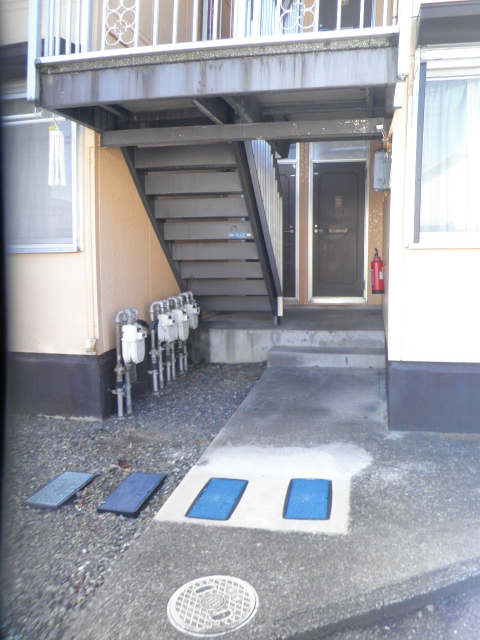 20/21 エントランス