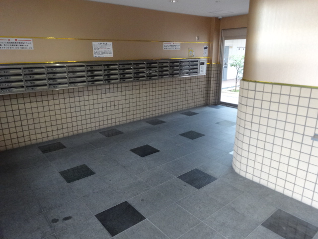 23/30 エントランス