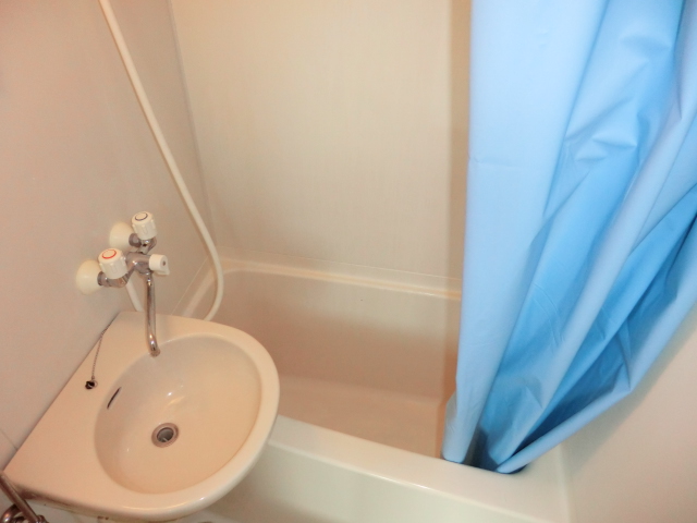 13/30 浴室