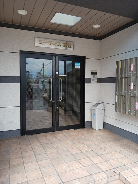 18/24 エントランス