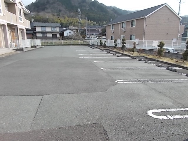 13/19 駐車場