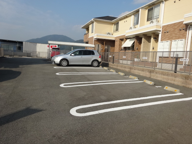 22/30 駐車場