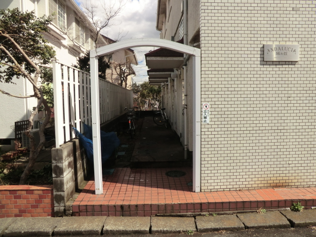 22/30 エントランス